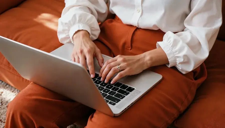 closeup-woman-typing-laptop-900