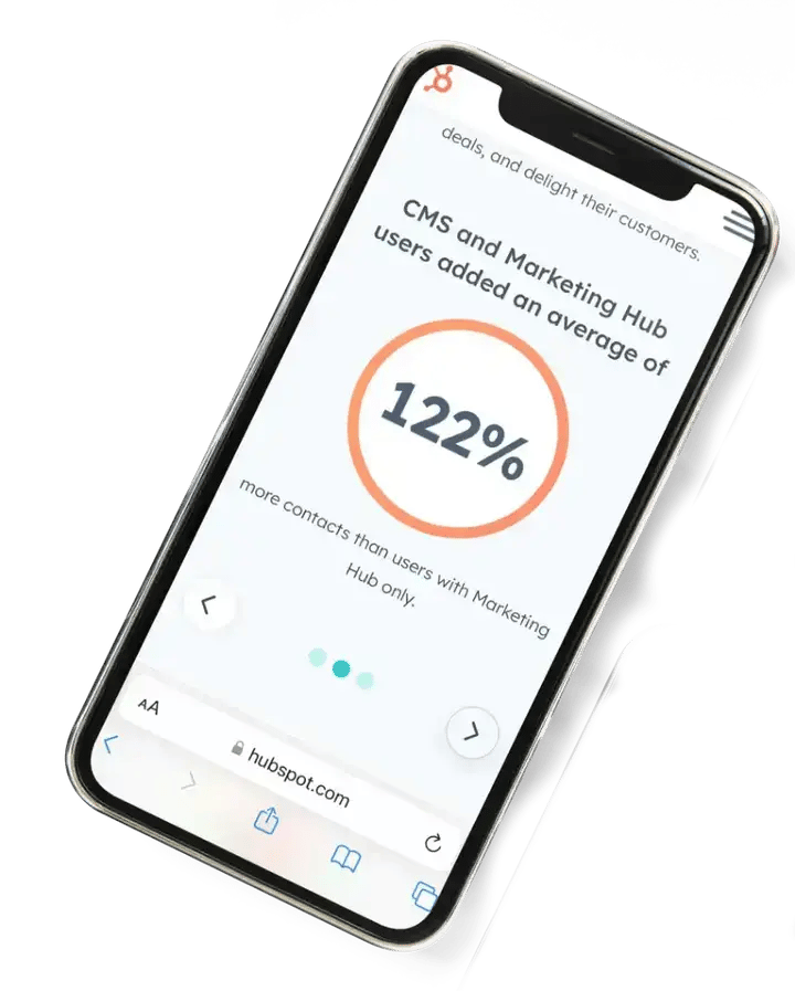 Imagen en celular con pantalla mosntrando una metrica de Casos de exito en HubSpot.